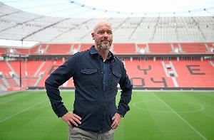 记者：药厂发现滕哈赫是错误人选时没浪费时间，但当初为啥要请他