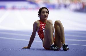 世锦赛女子200米预赛：李玉婷23秒64小组第8 陈妤颉23秒26小组第7