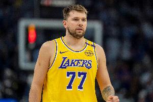 还是瘦点好呀！东契奇季前赛游刃有余 6记三分砍下31分5板9助