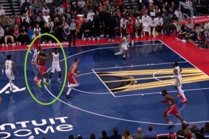 3+1！哈登三分命中同时造成米西一级恶意 打4分后快船还有球权