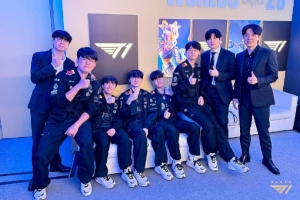 T1赛后晒队伍大合照：北京 ✅ 上海 ✅ 成都 