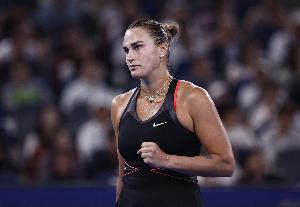 赛季第60胜！萨巴伦卡2-0保利尼，取得WTA年终总决赛小组赛开门红