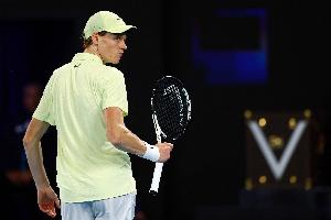 下手太狠！辛纳62分钟两盘速胜兹维列夫，进巴黎大师赛决赛