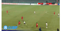 邝兆镭造直红！邝兆镭抢断后被放倒造对手红牌，U16国足多打一人