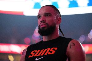 再见还能红着脸！狄龙战火箭22中11砍全场最高29分 罚球6中5