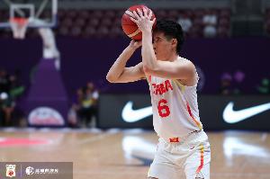 希望没事！程帅澎崴脚伤退 8中6砍全队最高19分&三分6中4