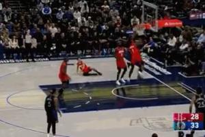 恐怖身体！浓眉双手扣篮势在必得 阿门迎面一掌扇飞到计时器上