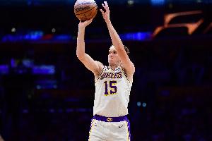 状态还是不太行！里夫斯16中6&三分6中2拿15分8板7助 出现3失误