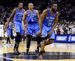 三少不愿牺牲？KD：帕金斯爱挑事&当年哈登替补就是牺牲 随后删推