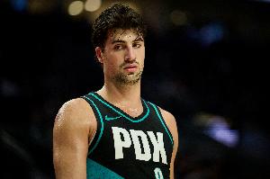 效率不高！阿夫迪亚15中5拿到16分7板6助1断2帽