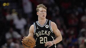 损兵折将！雄鹿今日对阵绿军 AJ·格林因肩部伤势将缺阵