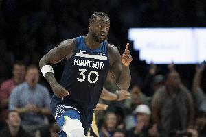 率队攻坚！兰德尔14中7&罚球12中11砍全队最高27分 另有9板6助