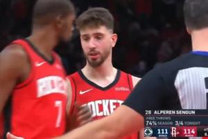 笑鼠KD鼓励申京关键罚球 申京罚了个三不沾 小帅“差点破防”