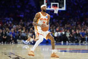 后劲不足！亚历山大-沃克14中6拿到22分 下半场仅2分