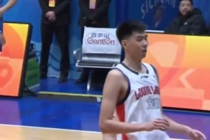 正负值+26最高！徐昕6中3拿到6分13板1助2断2帽