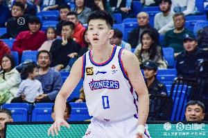 苦苦支撑！林庭谦半场8中4砍全队最高13分 罚球4中4