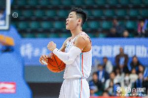 可惜绝平三分不中！高诗岩9中3拿到7分4板11助4断