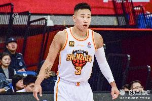 外线没谱！深圳半场三分15投仅3中 命中率只有20%
