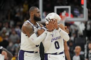 夸梅：接近詹姆斯的球员都没好下场 他总要找人背锅 从JR到威少