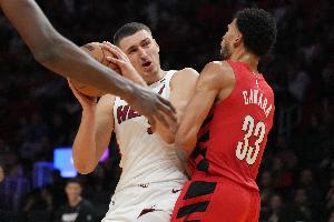 斯波：约维奇要把每天当成提升证明自我机会 很快他会得到机会的