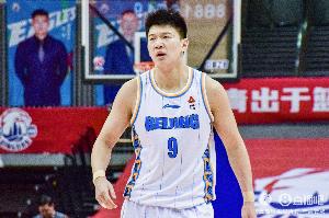 记者：潜力赛属于现场球迷的福利 首钢下场潜力赛对辽宁记得来