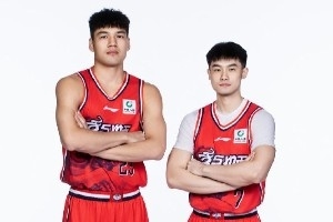 新赛季各式各样的组合！广州男篮合照先来咯！