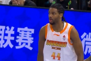 这是外援水平？爱德华兹9中1&三分6中1 亨特6中1 二人合计仅10分