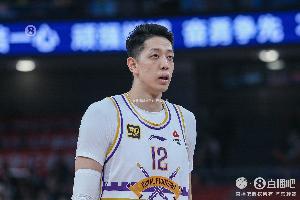 两双到手！沈梓捷6中5拿到11分10板 拼到5犯离场