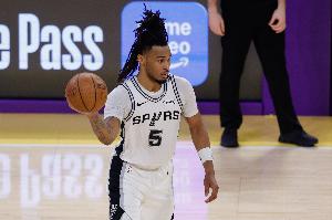 闪转腾挪！卡斯尔跟进拉杆越过防守得分