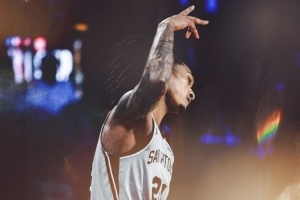 砍23+5+4助队赢球！马刺赢球海报：封面人物瓦塞尔