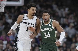 媒体人：本场让我想起去年字母也击败雷霆 他&文班都是历史级怪物