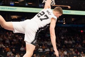 Scotto：马刺将裁掉赖利·米尼克斯 为签下凯尔·曼加斯腾出空间