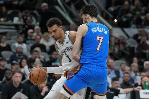 对决切特？文班高情商回答：当你需要去协防MVP时 任何人都很难防