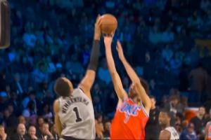 敢挑战我？切特拉开单打文班 惨遭劈头盖脸迎面血帽！