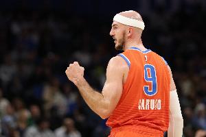 重回同一起跑线！杰伦威上篮得手后卡鲁索三分命中 雷霆追平比分