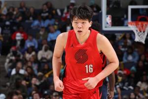 三大中锋！明日开拓者对阵勇士 杨瀚森&克林根&罗威均出战成疑