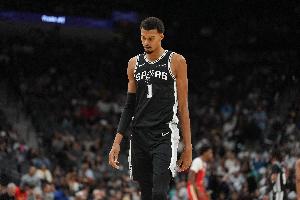 21分钟砍下22分9板！记者评文班：少林寺修炼过的真的不一样啊