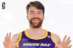 古典内线！湖人双向合同球员蒂米G联盟起飞 18中11砍下27分8板7助