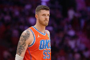 拼下8个前场板！哈滕复出20分钟9中5拿到10分9板