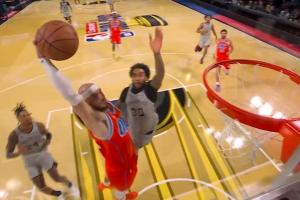 太TM秃然了！！卡鲁索反击起飞战斧炸扣！！