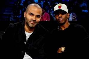 托尼·帕克也来了！马刺官方晒帕克&保罗现场观赛图！