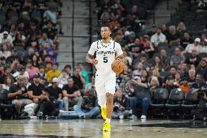 打得可以！卡尔斯16中9拿到22分6板2助 6失误略多