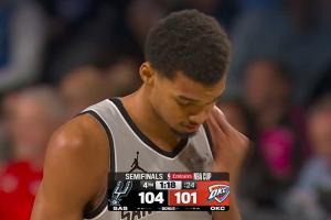 一抢三！文班顶着雷霆三人抢下篮板！被犯规获得两罚！