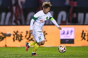 邵佳一调侃张稀哲：国家队你就不用考虑了啊，在国安多踢两年