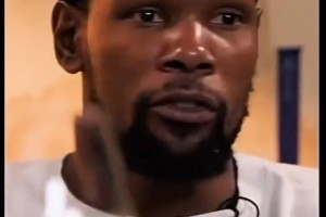 杜兰特：最好的球员需要在最后时刻出手，而不是传给三分线外的芬尼-史密斯