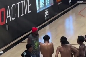 ‍包工头安排工作了！这小红帽一戴气质一下就上来了