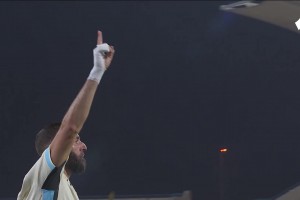 本泽霸王龙！本泽马沙特联首轮头顶脚踢上演帽子戏法！