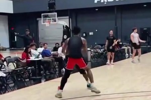 阿门训练跟单挑防守集锦 越来越期待新赛季了！