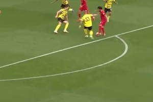 埃及法老法力无边！萨拉赫人群中戏耍后卫破门！