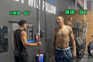 这身体状态什么水平？47岁的前NBA状元肯扬马丁站立摸高~